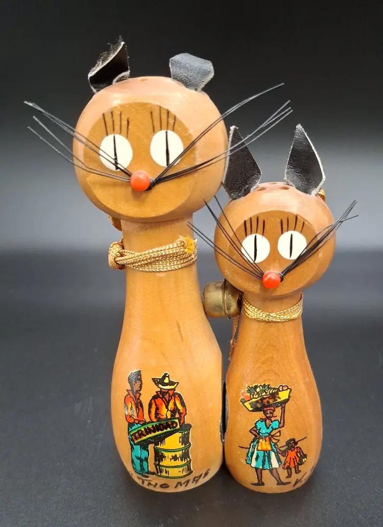 Vintage 1960s Magnetic Cat Salt & Pepper Shakers – Hand-Painted Caribbean Scenes