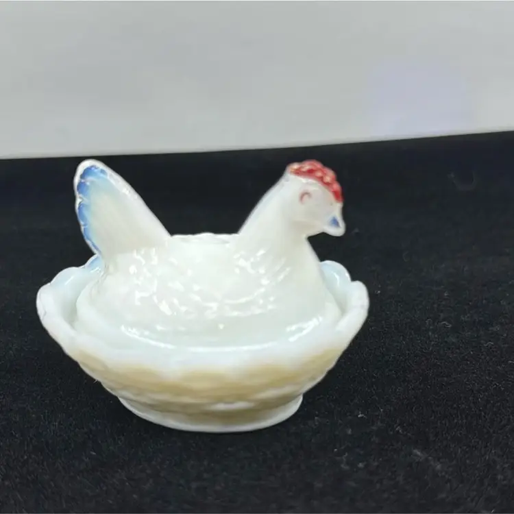 Vintage Westmoreland Opalescent Milk Glass Mini Hen on Nest 2x2.3