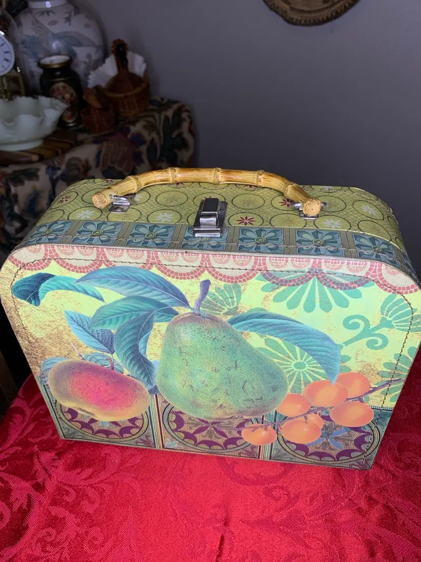 Pooch & Sweetheart Decorative Fruit Storage Box, H: 8” L: 10” D: 3 3/8”