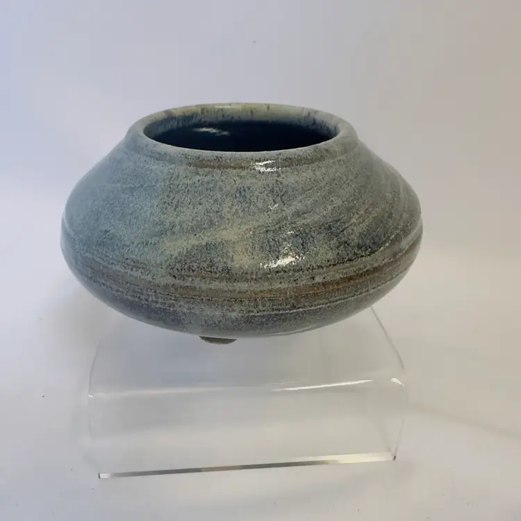 #1948 Ikebana Hand Made Pottery Flower Frog Footed Swirl Top Pattern Ribbed Middle Blue To Black