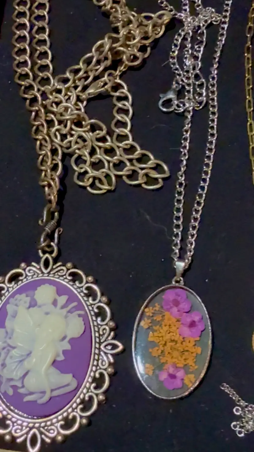 Chains For Days Lot Vintage to Contempo Mixed Necklaces w Pendants Lot *WEARABLE* (KK)