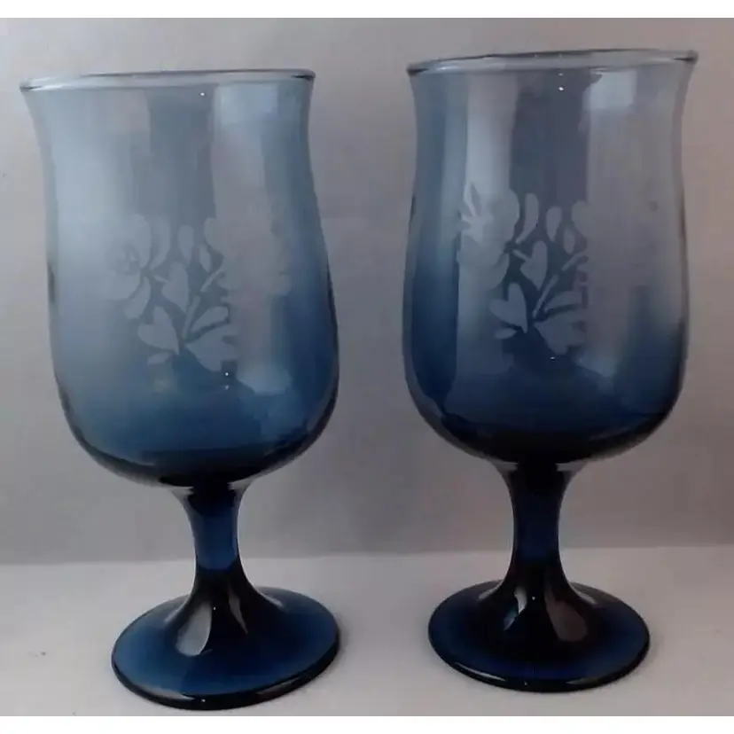 Pair of Vintage Pfaltzgraff Yorktowne Pattern Blue Etched 12oz. Gobblets