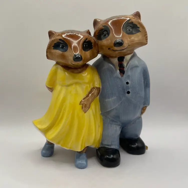 Vintage The Ringtale Raccoons Newlyweds Raccoon Couple Figurine 5" 1981 by Hummelwerk