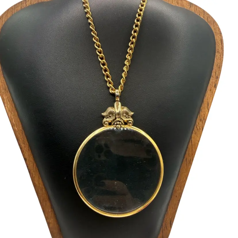 Vintage 1970s Avon Gold Tone Fleur de Leis Magnifying Glass Pendant, 30" Chain