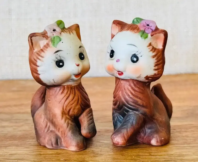 Vintage Brown/Reddish Cat/Kitty Salt and Pepper Shakers Collectable 2.5" Tall