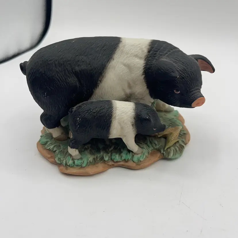 Homco Figurine Country Farm Mother Baby Pig Piglet Black & White #1482 Porcelain 5”