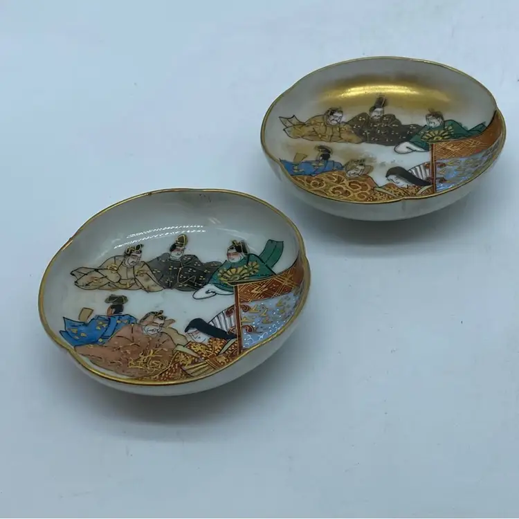 #2110 A pair of antique Japanese Meiji period porcelain decorative dishes Marusu Toki Label