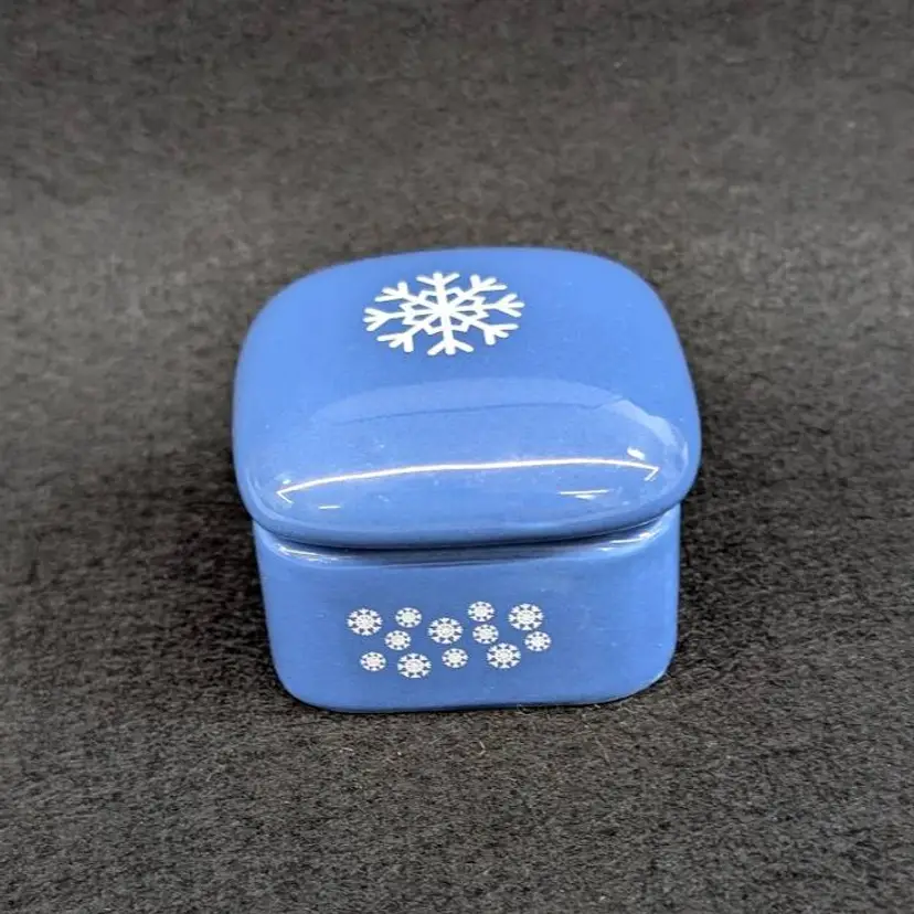 Vintage Festive Blue & White Snowflake Holiday Trinket Box Ceramic 2x2x1.5”