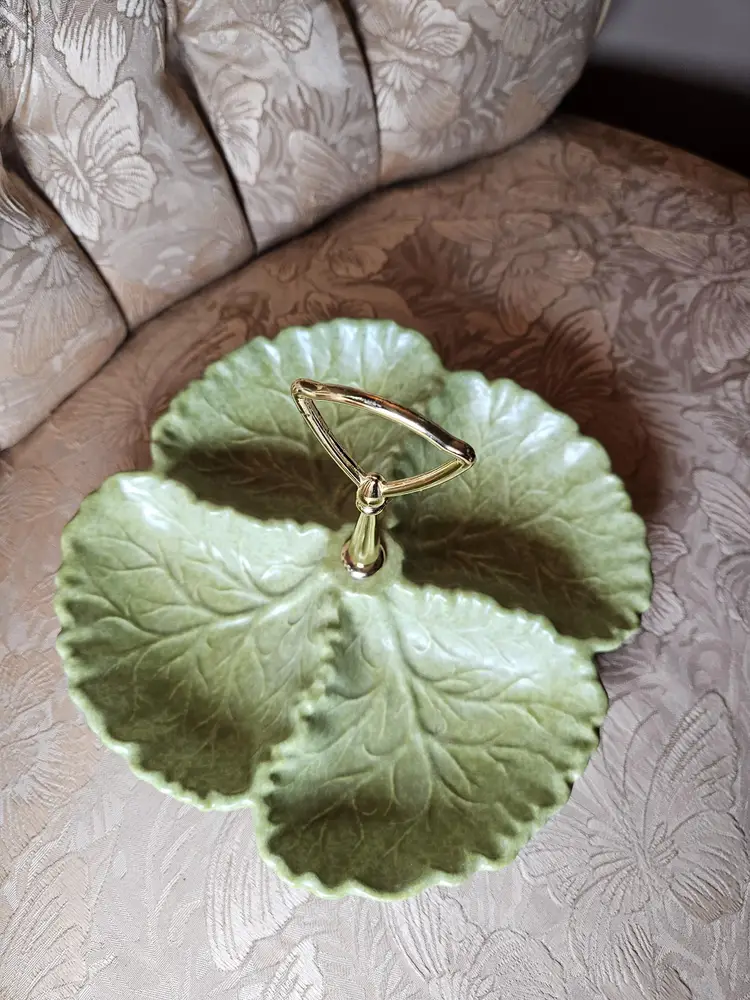Haeger Leaf Dish 4 Divide, Green Cabbage Type Leaf Compartments, Center Gold Tone Handle 8044-H