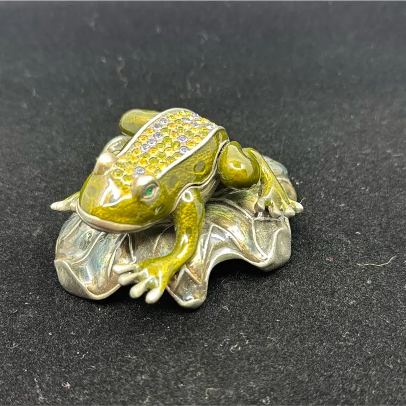 Frog Hinged Trinket Box W/ladybug Inside