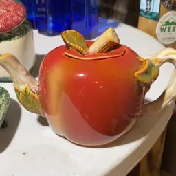 apple teapot