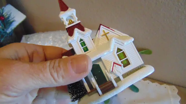 Beautiful Pre-Owned 2008 Hallmark Keepsake Ornament Countryside Church