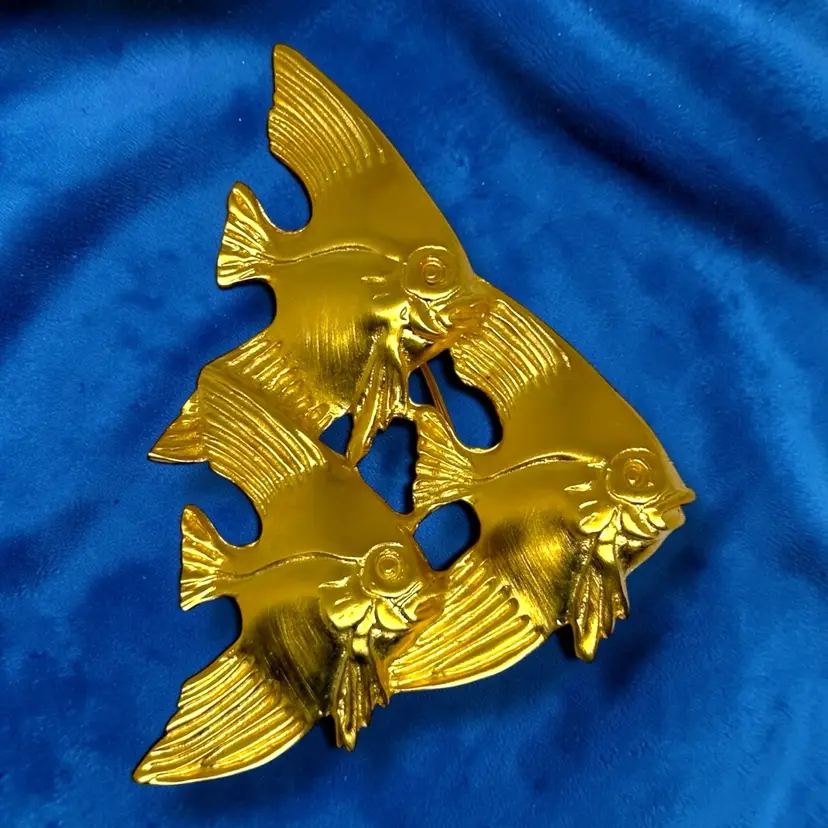 Amazing Large Vintage 90s Angel Fish 🐠 Brooch. Goldtone 3 Inches