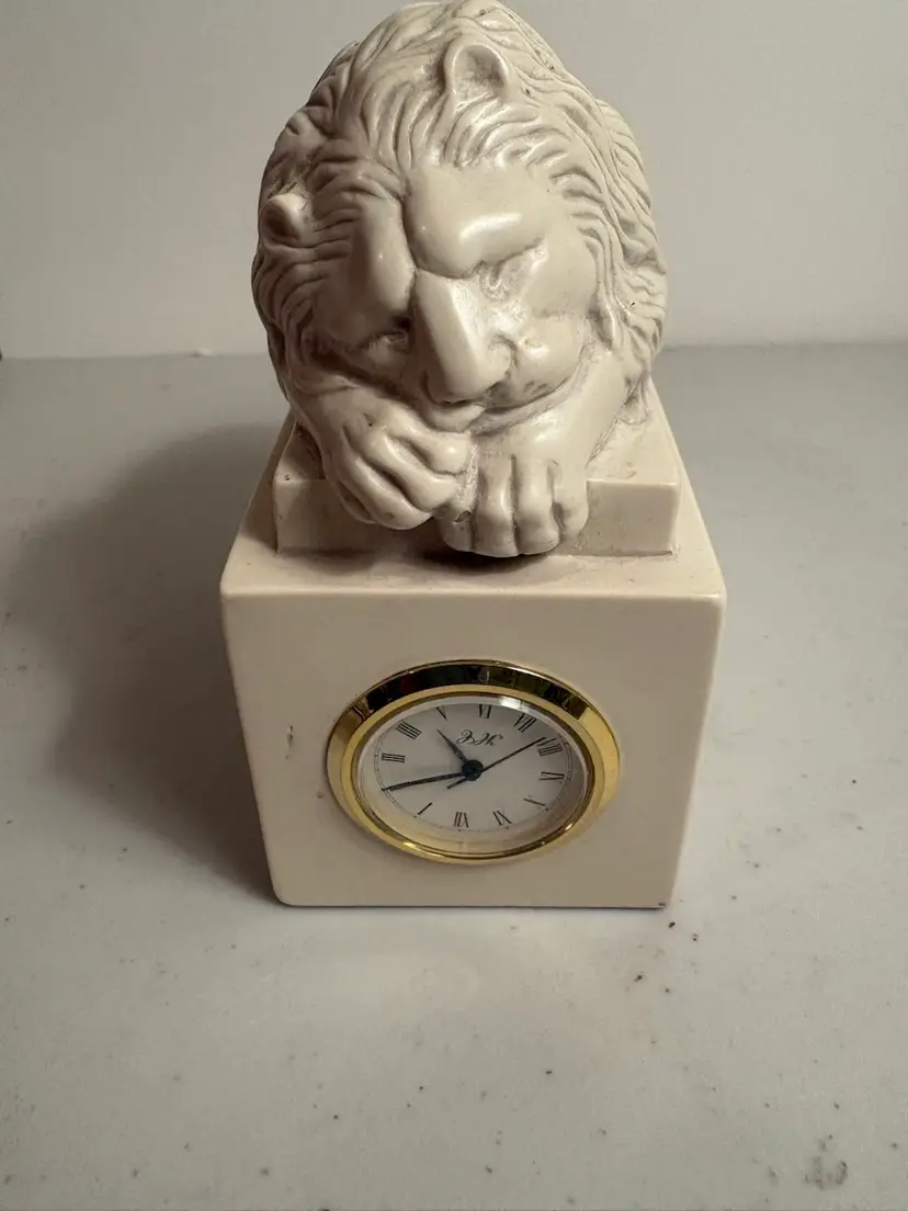 Lion Figurine With Clock