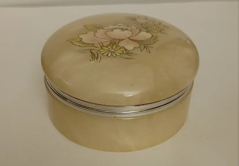 Alabaster trinket box. Cream with flowers. Made in Italy. 4.25 inch diameter. No condition issues.