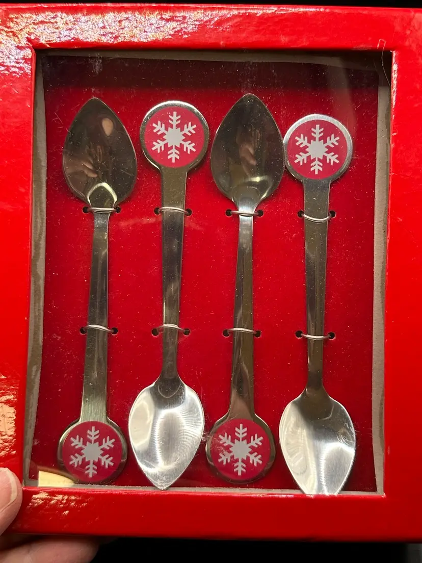 Crate and Barrel Snowflake Spoon Set (4)