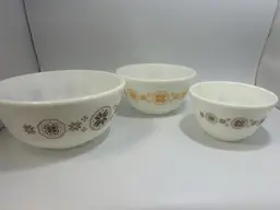 Vintage Town & Country Pattern Pyrex 3 Mixing Bowls