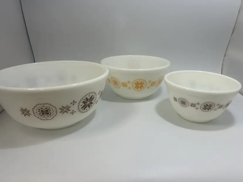 Vintage Town & Country Pattern Pyrex 3 Mixing Bowls