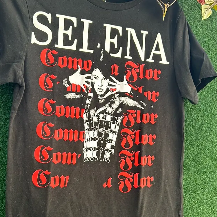 Selena “Como La Flor” Printed Black T Shirt, Red Lettering, Official Merchandise 