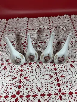 Vintage Set Of 4 Porcelain Chinese Soup Spoons