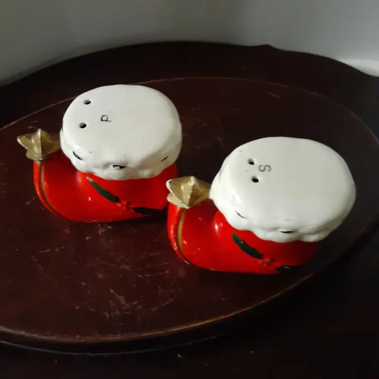Santa Boot Shaker Set