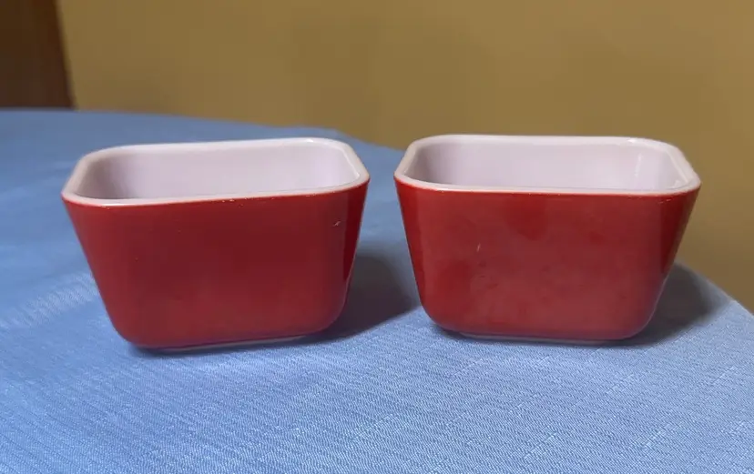 Pyrex 501-B Solid Color Red Small Refrigerator Dish without lids set of 2