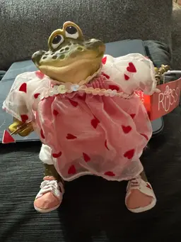 Russ Frog with Hearts & Bow & Arrow