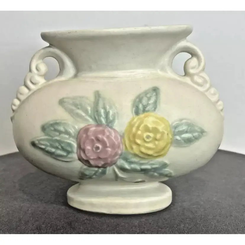Vintage HULL Open Rose Camilla Pattern Vase~1943