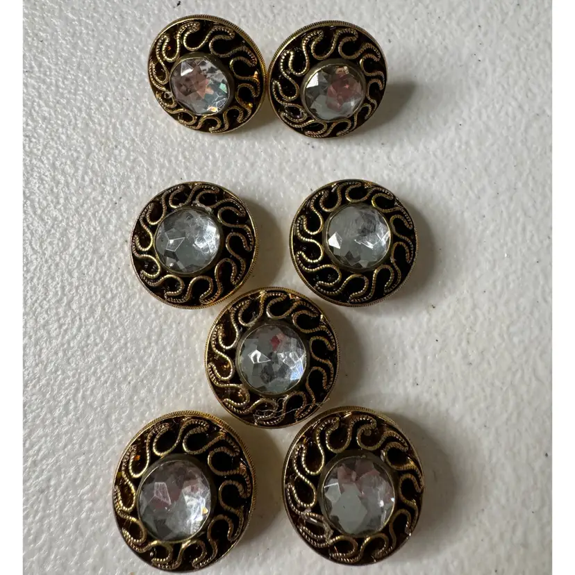 Vintage Set Of 5 Button Covers Plus A Matching Set Of Pierced Earrings ￼