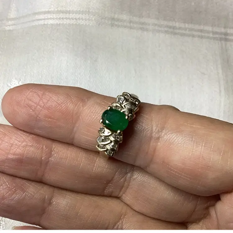 10k Yellow Gold Emerald And Diamond Chips Ring Sz 6 And 3/4