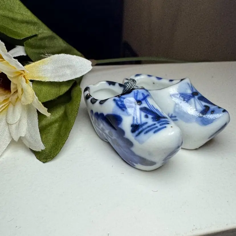 1” tall 2” long pair of miniature, hand-painted ceramic Dutch clogs w/windmill design