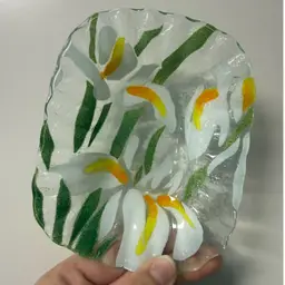 Sydenstricker? White Calla Lilly Ruffled Fused Glass Dish 6x4.5”