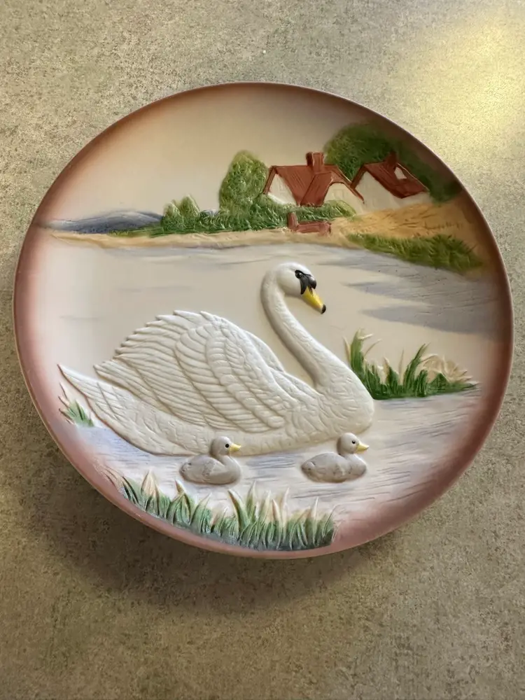 Porcelain decorative plate featuring a swan with cygnets by Homco