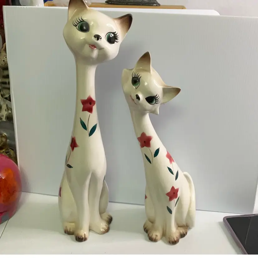 Long Neck Red Flower Cat Couple