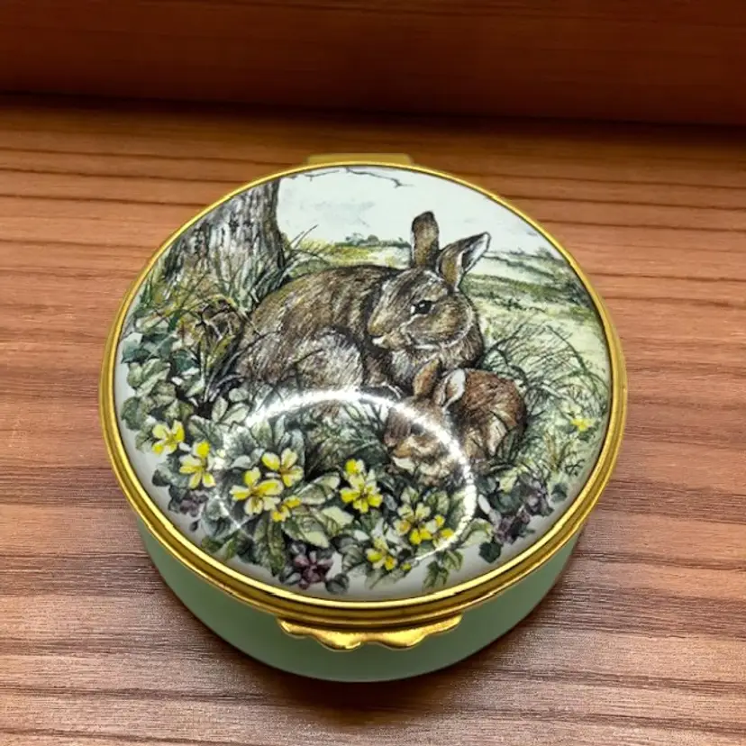 VTG Kingsley Enamels Mother & Baby Rabbit Hinged Trinket Box Mint Green2.25" dia