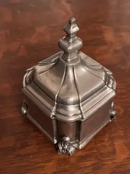 Vintage Reproduction Dutch Tobacco/Tea/Trinket Box Metropolitan Museum of Art 1989