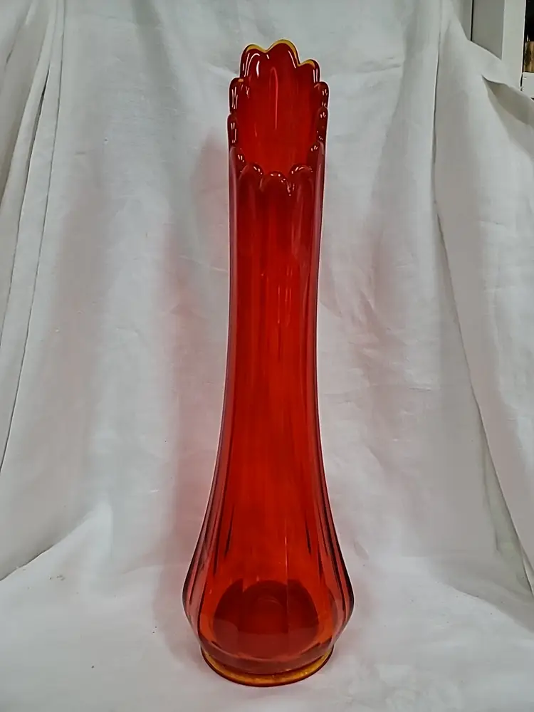 LE Smith Simplicity Ribbed Amberina Swung Vase