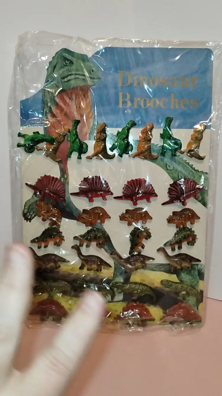 Vtg 1970's NOS Dinosaur Pins Brooches x32 On Display Stand NEW Complete