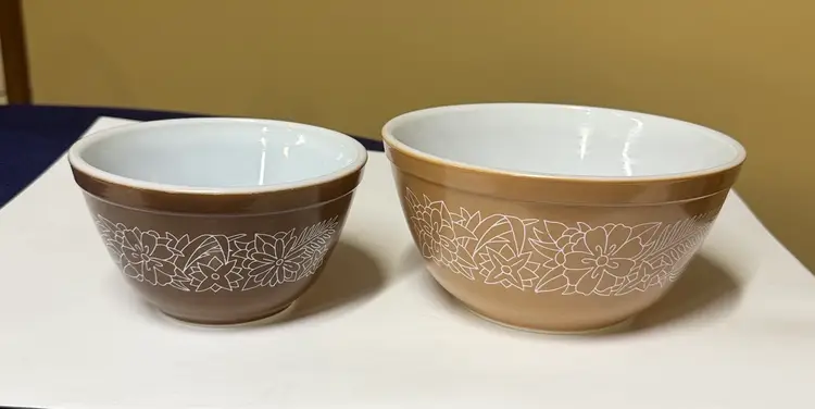 Pyrex WOODLAND BROWN Mixing Bowls 2 Vintage #401 750 ml and Tan #402 1.5 L