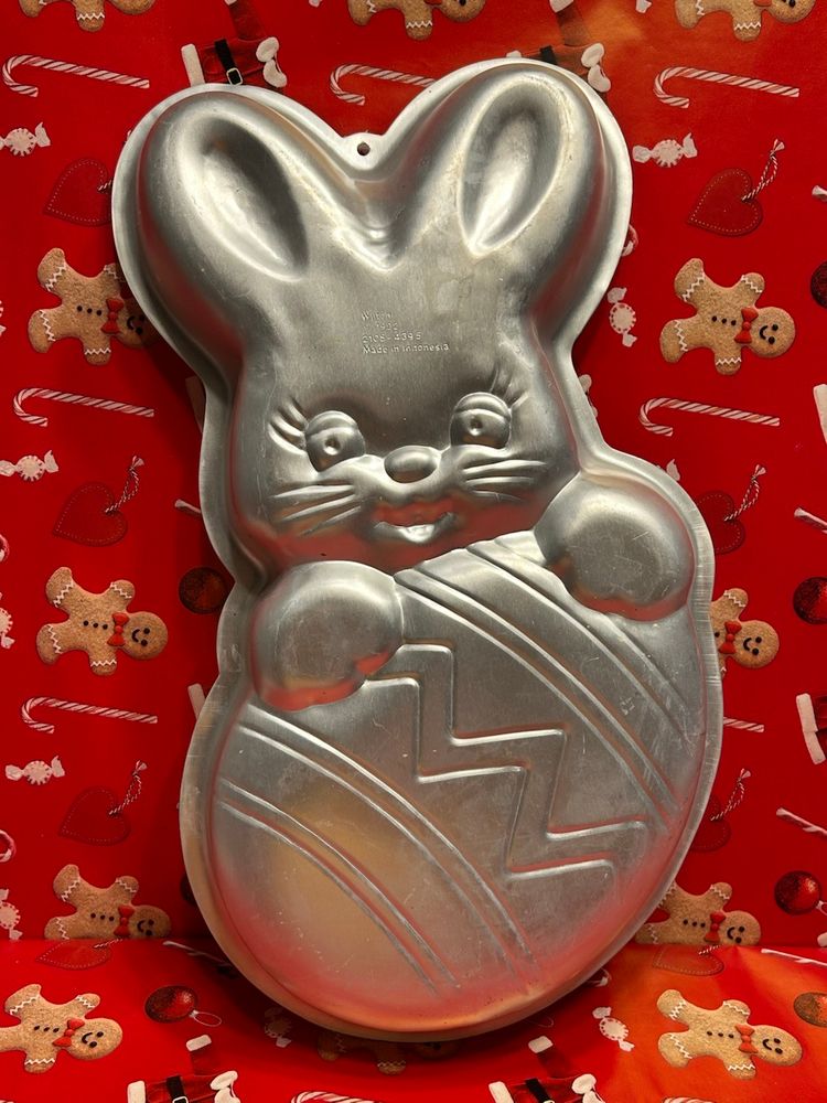 Vintage Wilson Bunny Peek A Boo Cake Pan