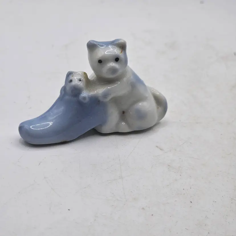 Cat Kitten in shoe Porcelain Vintage miniature Figurine Japan
