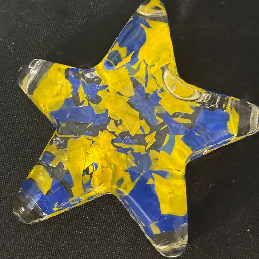 #2 Studio Art Glass Clear Glass Star ⭐️ Paperweight With Yellow And Blue Flakes 4”