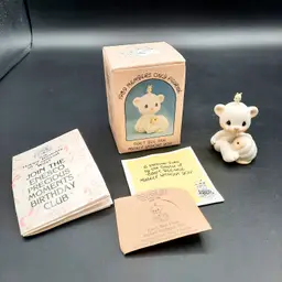 Precious Moments Members Only Enesco 1989 "Can't Bee Hive Myself Without You" Figurine