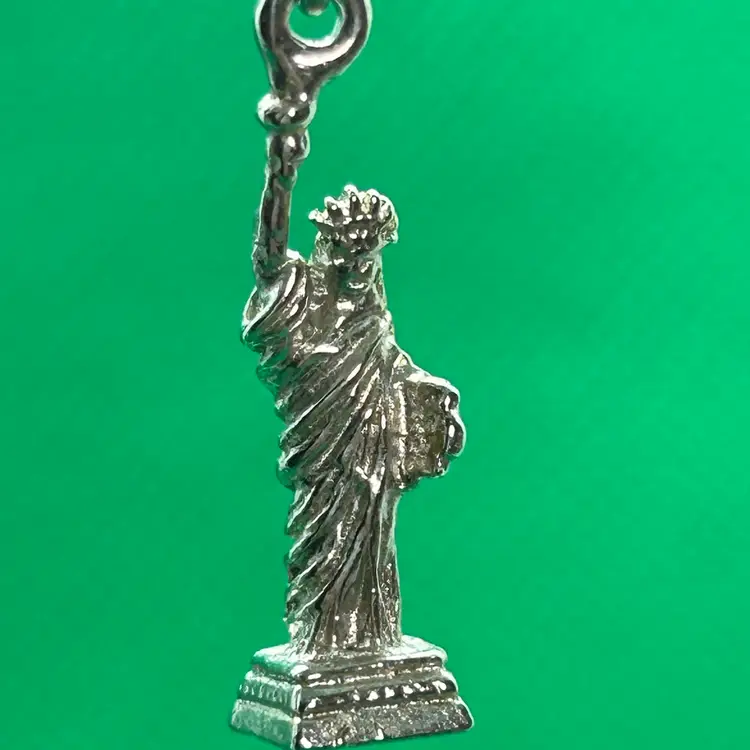 Vintage Statue Of Liberty Dangle Earrings.