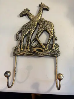 VINTAGE METAL GOLD TONE GIRAFFES WALL HANGER HOOK DECOR.