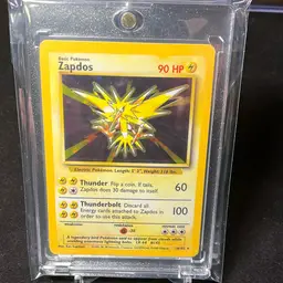 1999 Pokémon Base Set Zapdos holo 16/102.