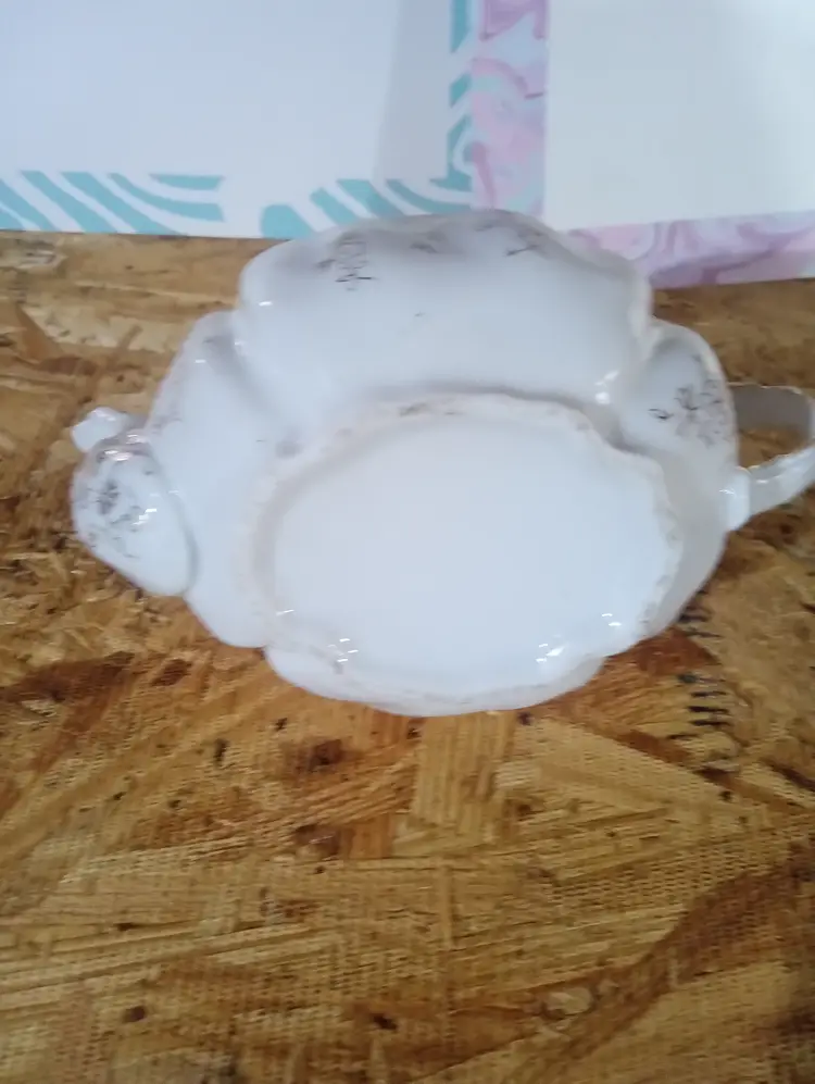 Vintage Pink Floral Frilled Teapot (Shabby Chic / Victorian Style)