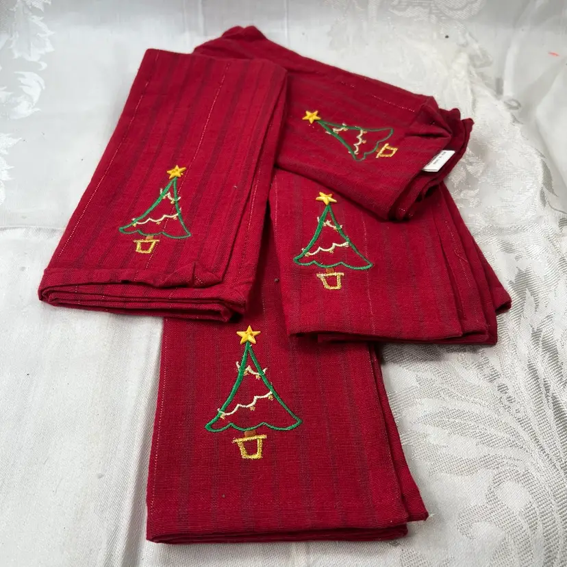 015 Vintage Set Of 4 Red Embroidered Christmas Tree Napkins 19" X19" Yellow Star Button
