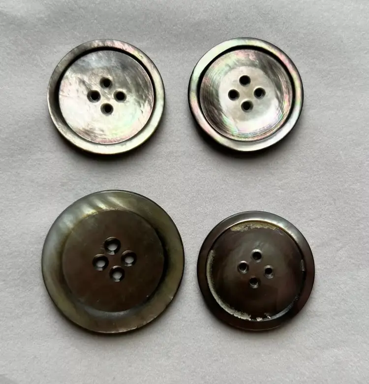 Vintage Mother of Pearl MOP 4 Buttons Silvery Gray Iridescent #115-1