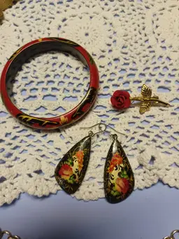 3 piece set of black and red colors with roses